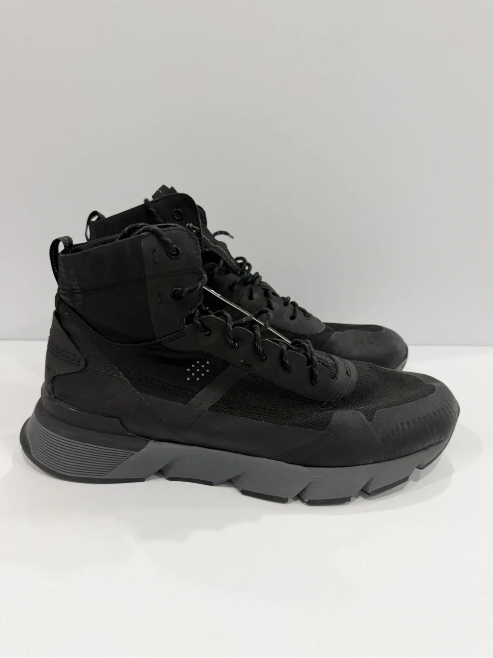 Sorel Men’s Waterproof Kinetic Rush Mid Boots Sneakers